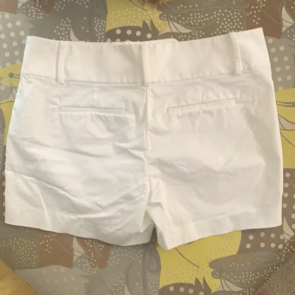 Ann Taylor White City Short Size 6 - Picture 6 of 8